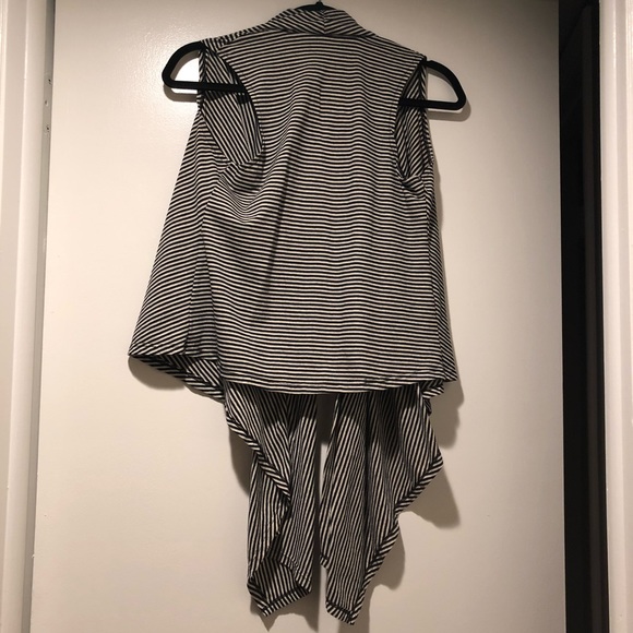 Striped Lightweight Vest - Picture 3 of 4